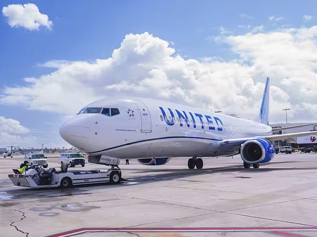 united 737 max 9 8bmGsA